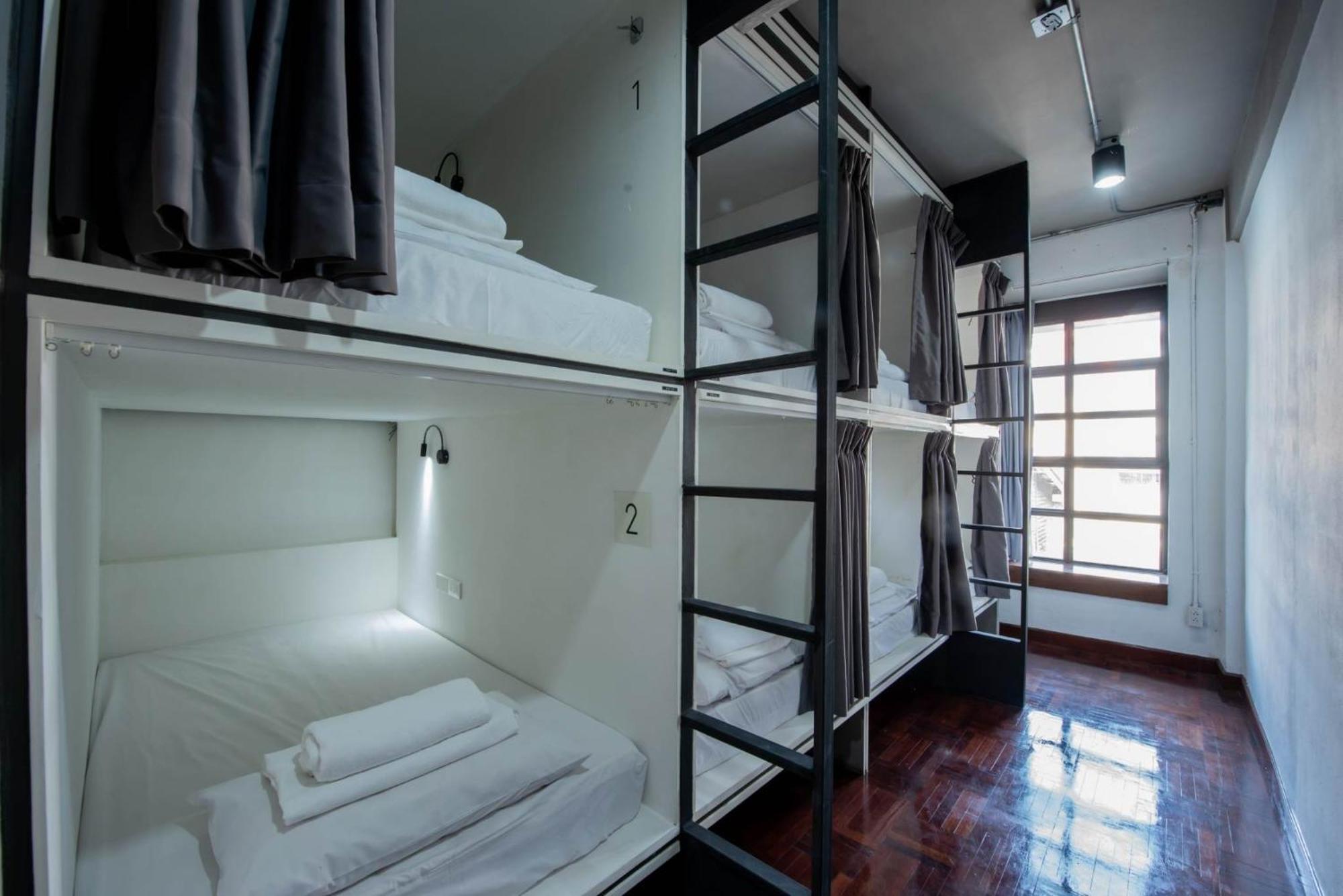 Mascotte Hostel Silom Bangkok Exterior foto
