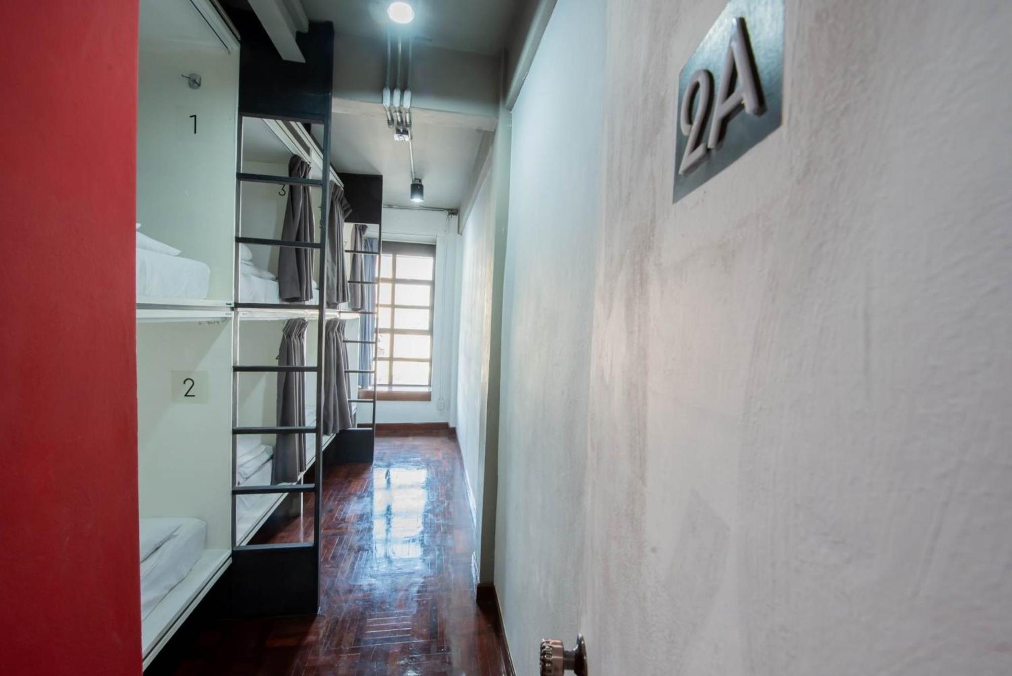 Mascotte Hostel Silom Bangkok Exterior foto